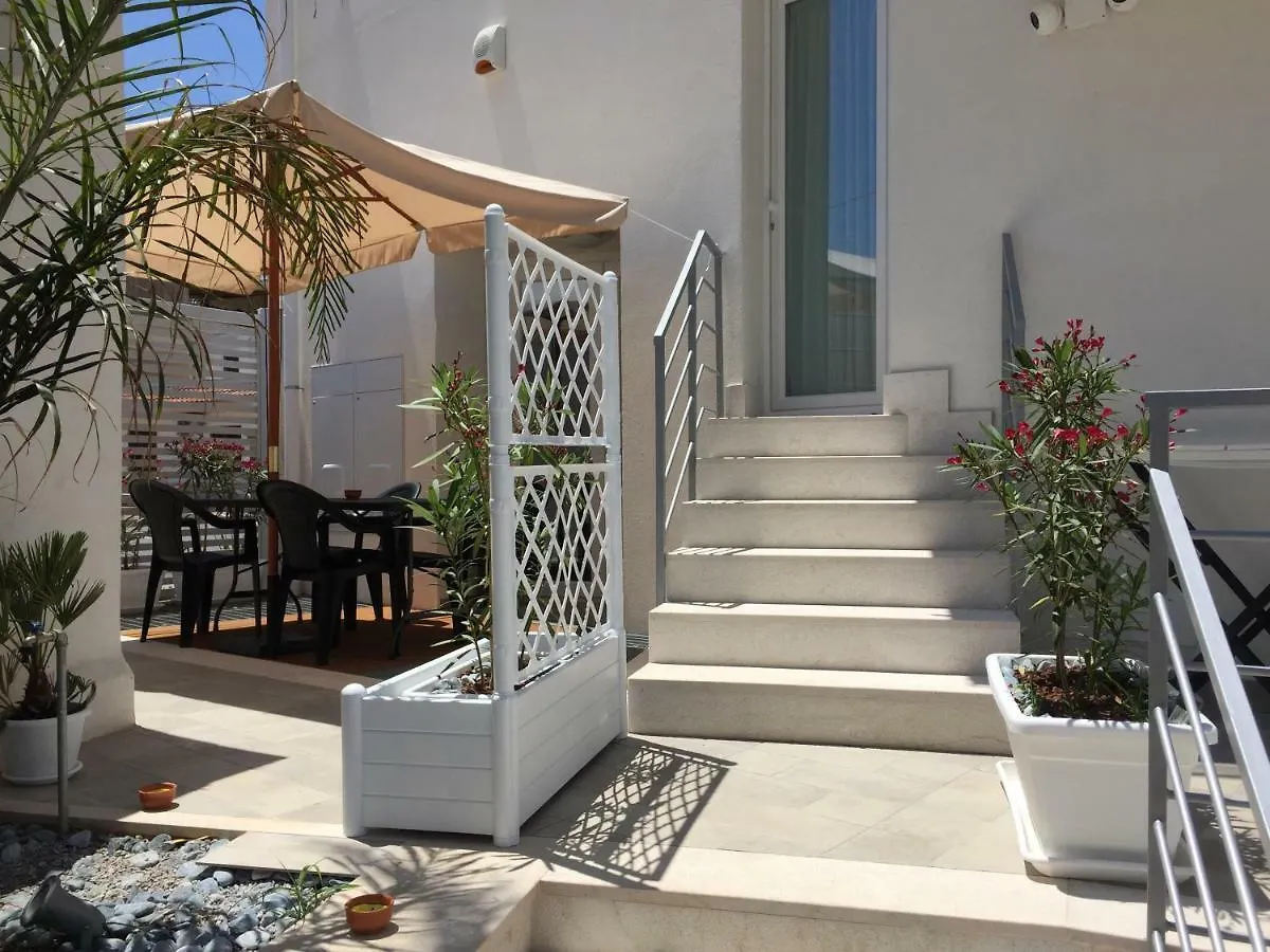 Charm Holiday Terrasini 0*,  Italia