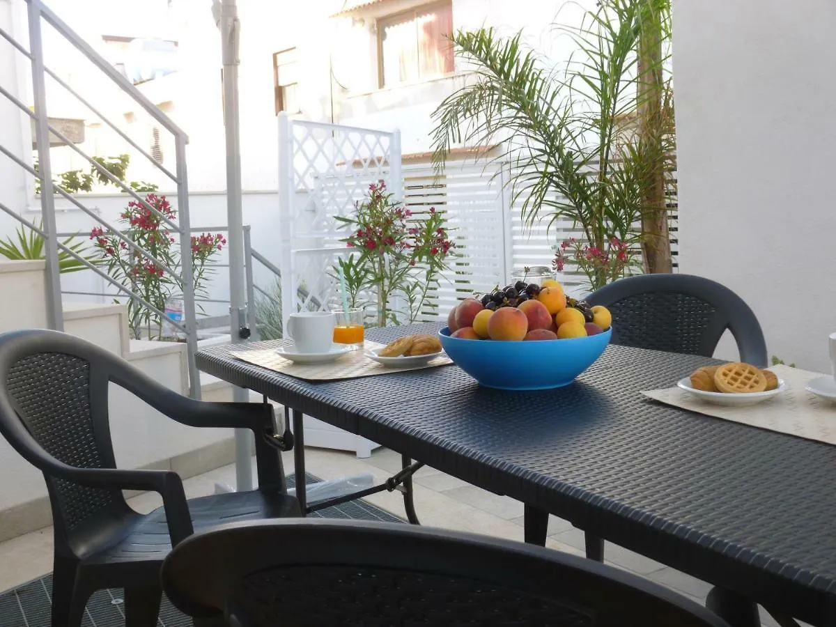 Charm Holiday Terrasini Ferienhaus